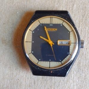Citizen self winding watch with calendar